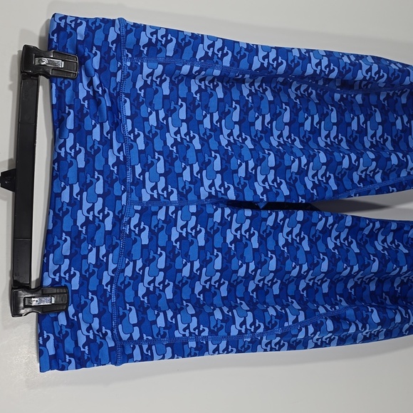 {Vineyard Vines} Blue Whale Outline Printed Performance Leggings - Large - Picture 3 of 13
